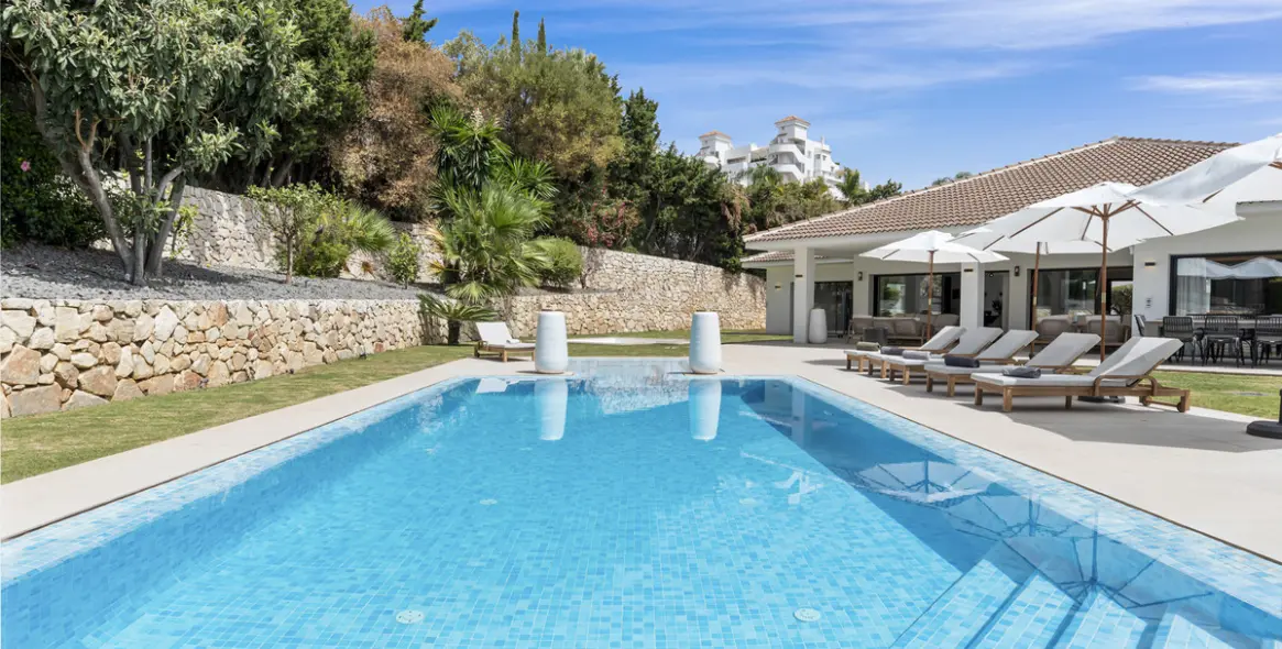 Long-term rent of detached villa in Nueva Andalucía 17