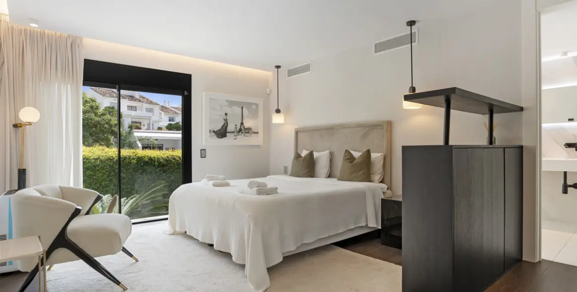 Long-term rent of detached villa in Nueva Andalucía 27