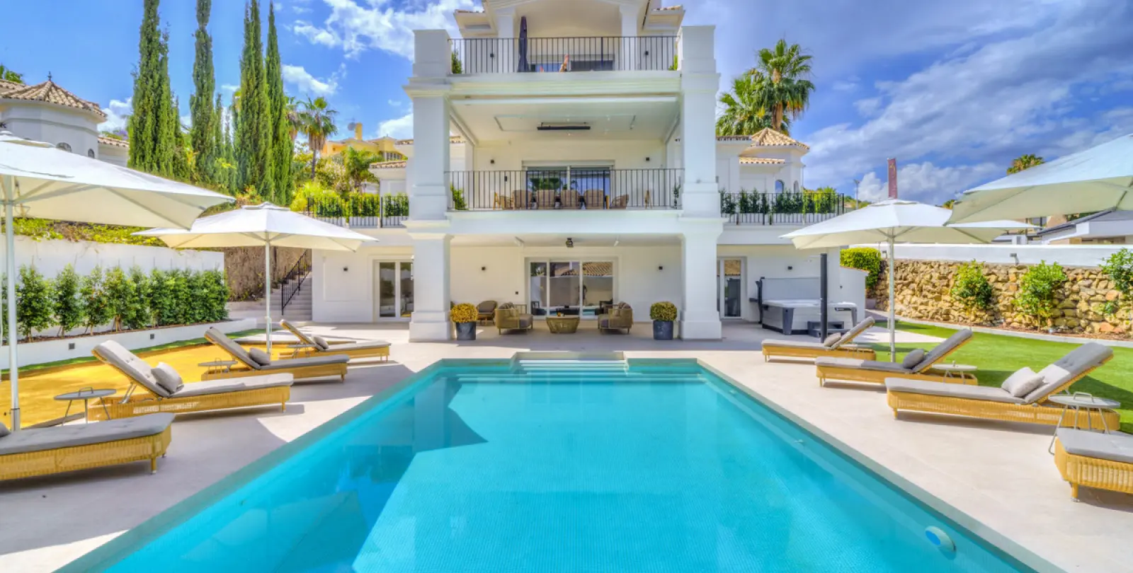 Short-term rent of detached villa in Nueva Andalucía 18
