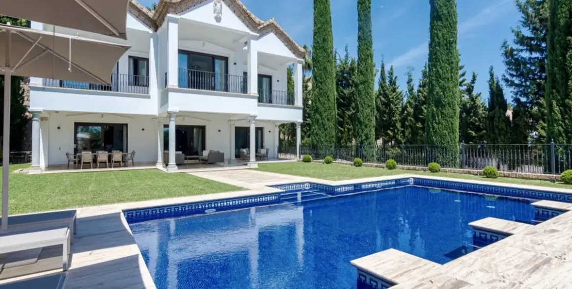 Краткосрочная аренда  отдельно стоящей виллы в Sierra Blanca 1