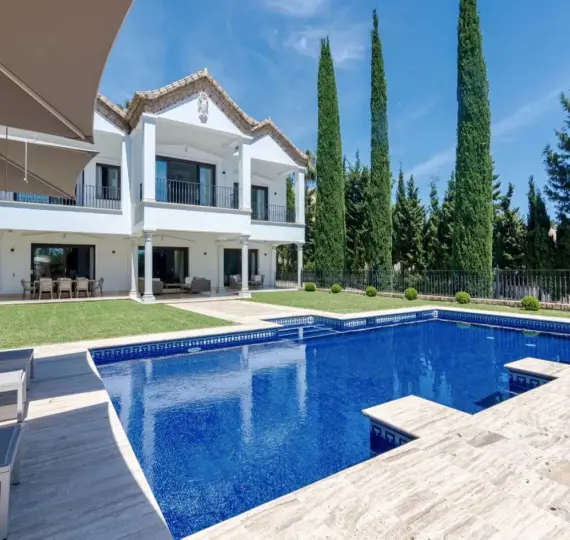 Short-term rent of detached villa in Sierra Blanca