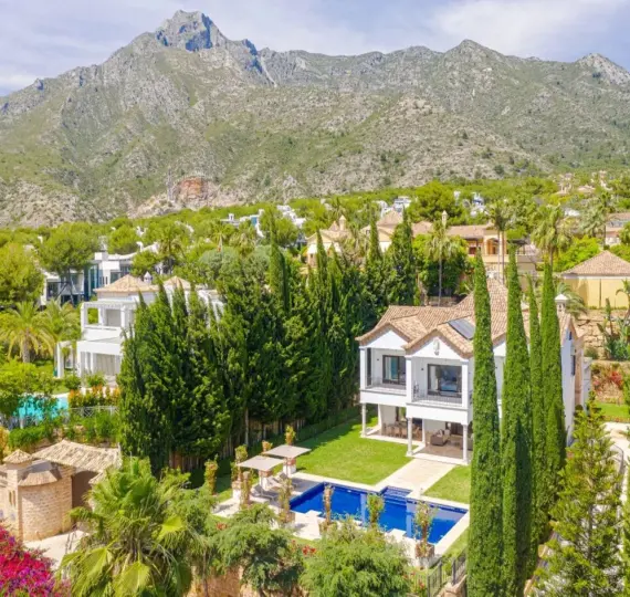 Short-term rent of detached villa in Sierra Blanca