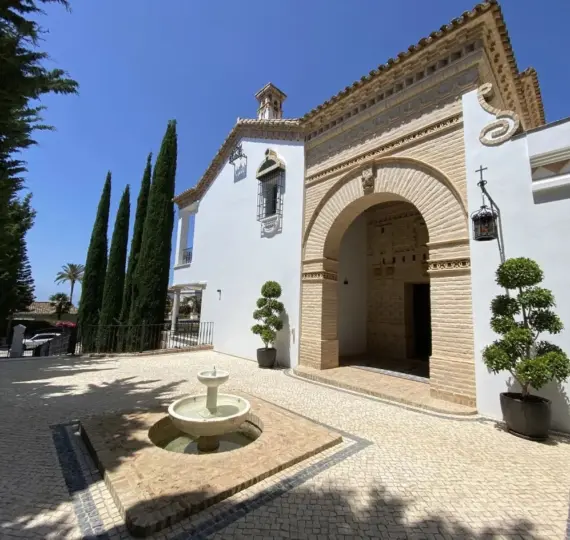 Short-term rent of detached villa in Sierra Blanca