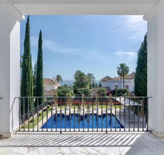 Short-term rent of detached villa in Sierra Blanca