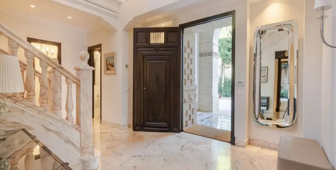 Краткосрочная аренда  отдельно стоящей виллы в Sierra Blanca 7