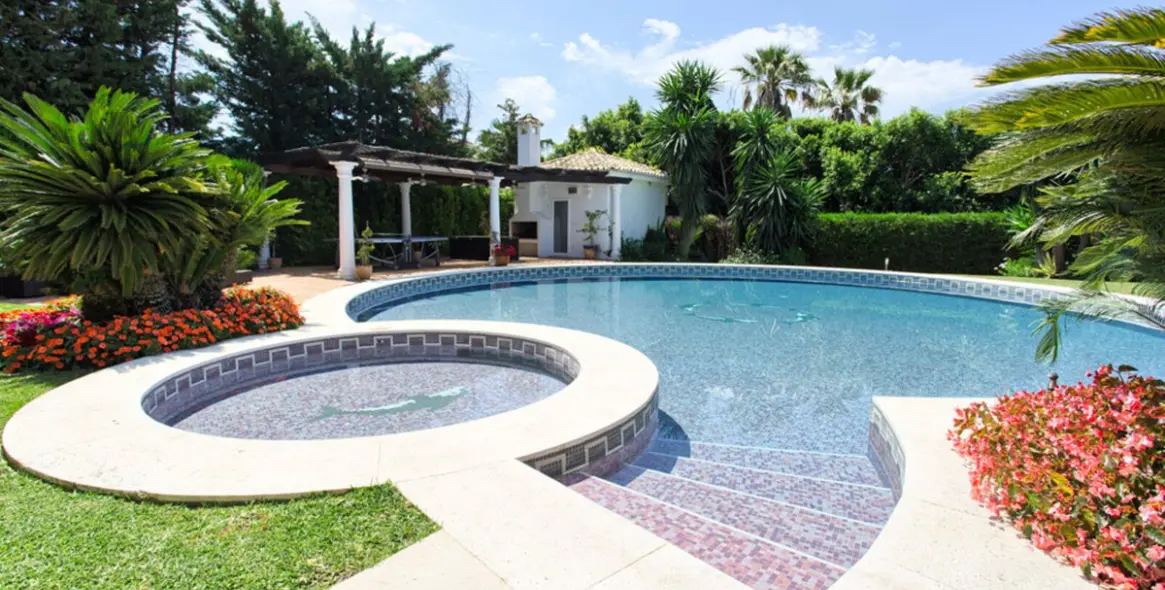 Short-term rent of detached villa in Nagüeles 4