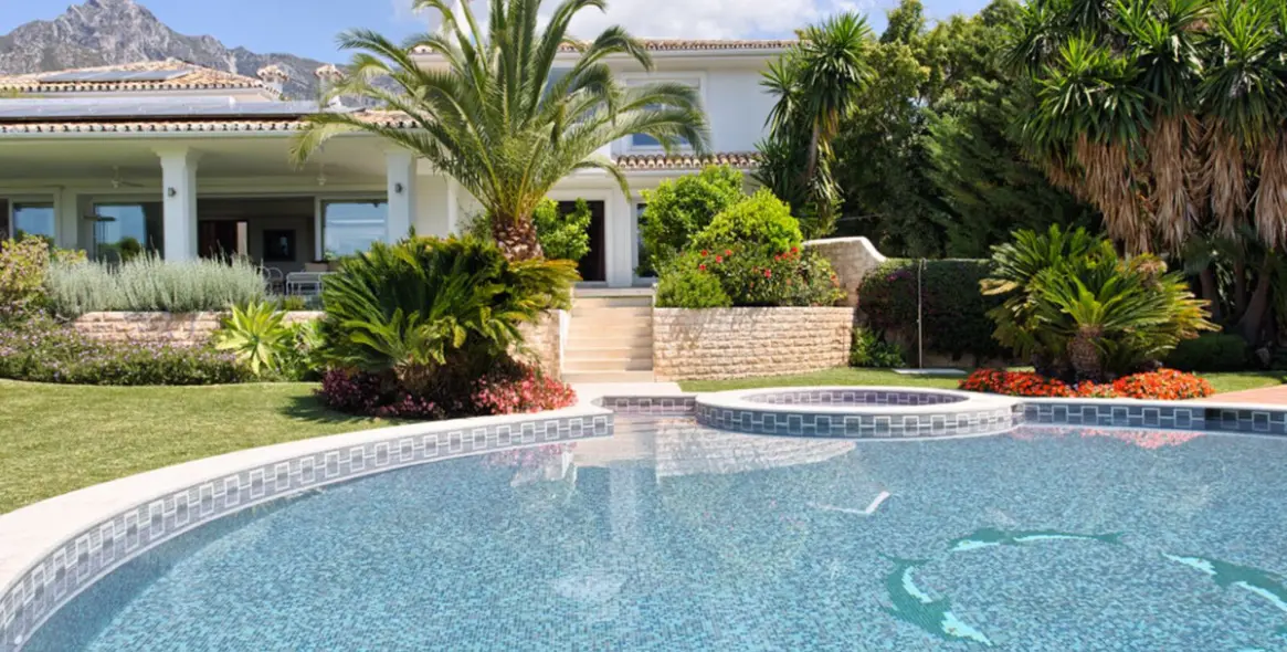 Short-term rent of detached villa in Nagüeles 6