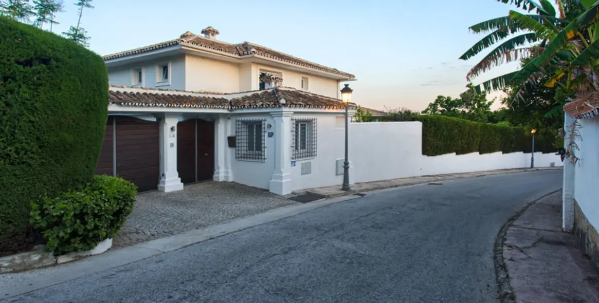 Short-term rent of detached villa in Nagüeles 10