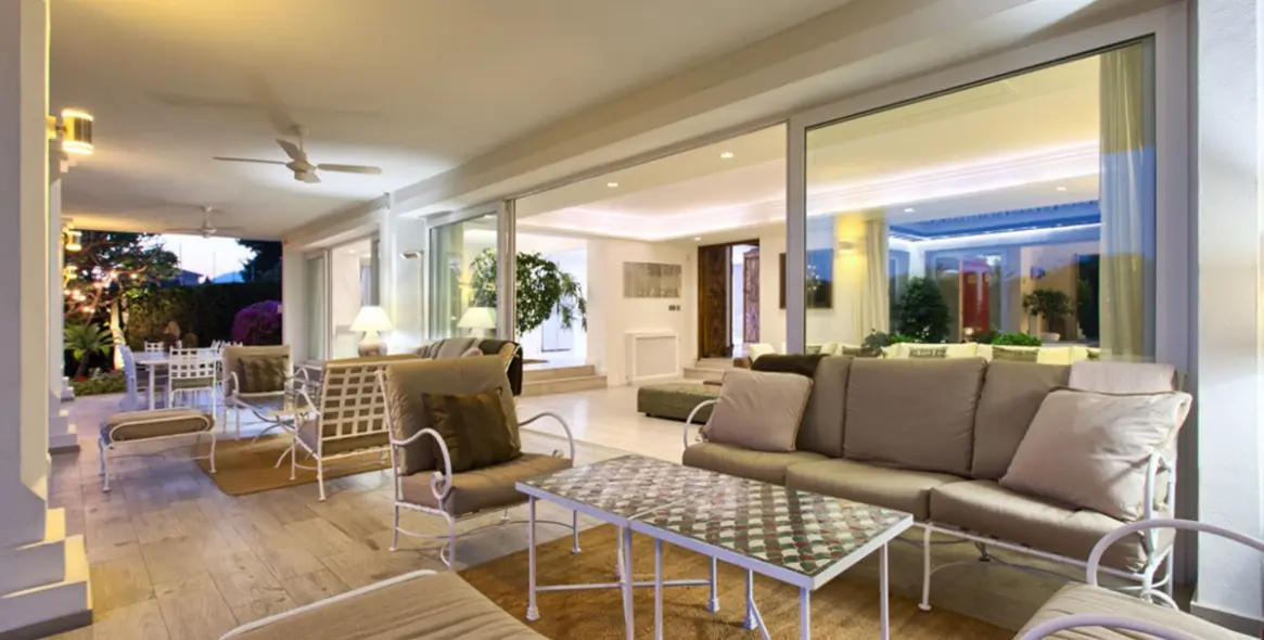 Short-term rent of detached villa in Nagüeles 25