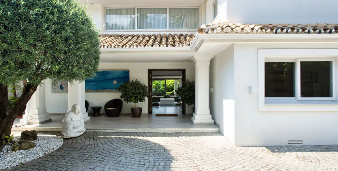 Short-term rent of detached villa in Nagüeles 45