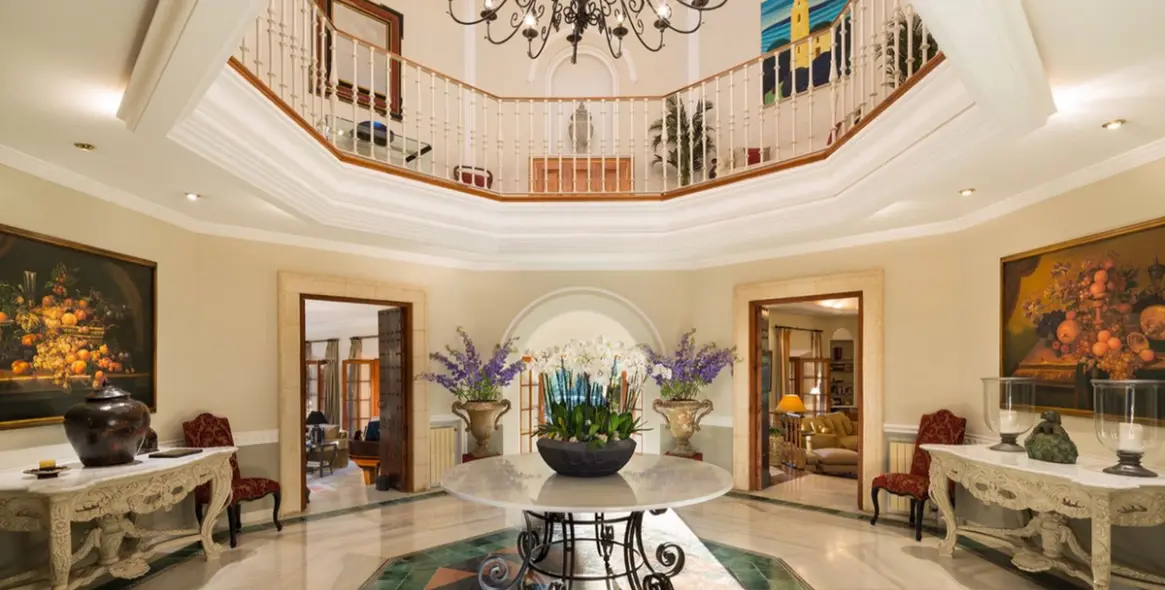 Short-term rent of detached villa in Sierra Blanca 3