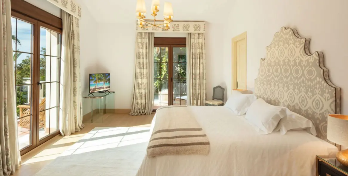 Short-term rent of detached villa in Sierra Blanca 14