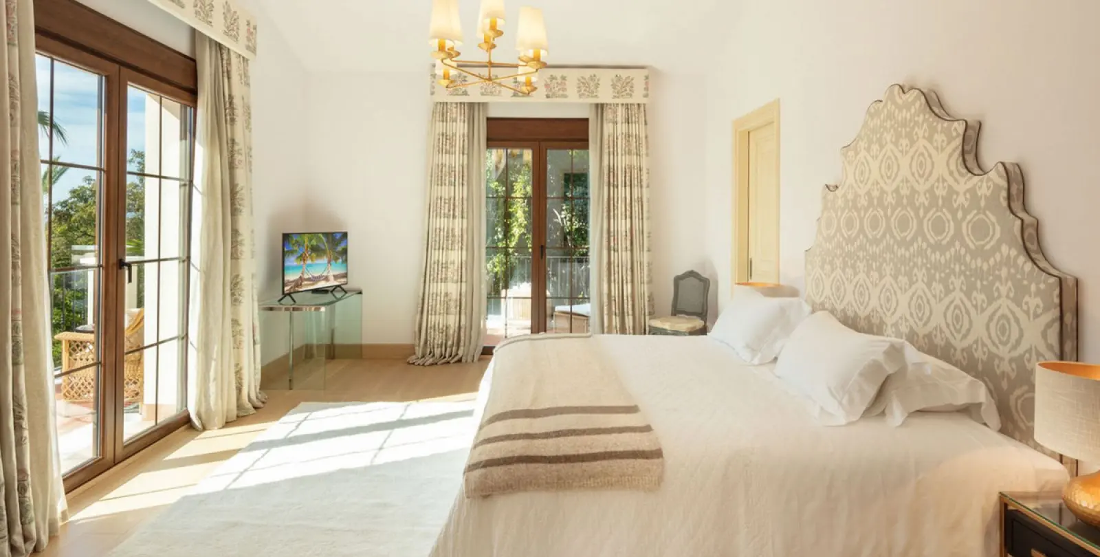 Short-term rent of detached villa in Sierra Blanca 14