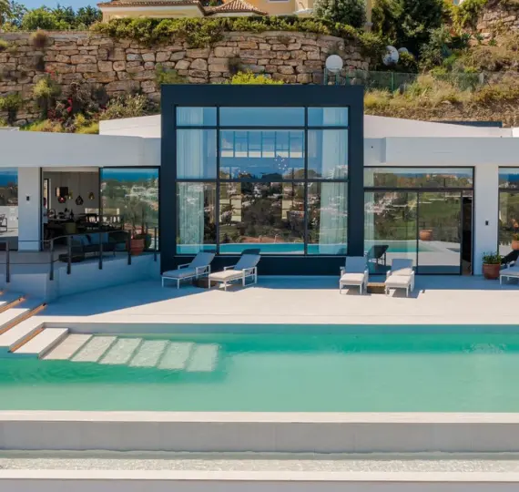 Short-term rent of detached villa in Benahavís