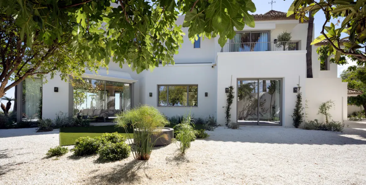 Long-term rent of detached villa in Monte Halcones 8