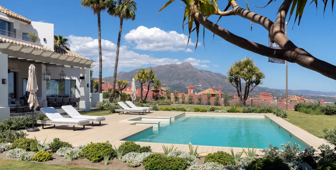 Long-term rent of detached villa in Monte Halcones 9