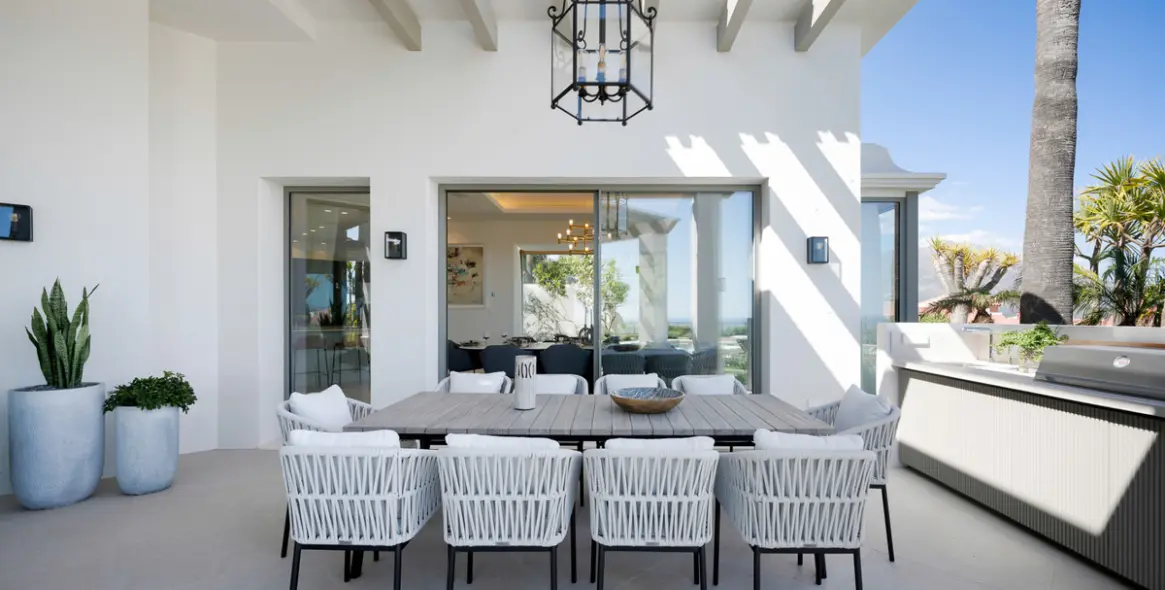 Long-term rent of detached villa in Monte Halcones 16