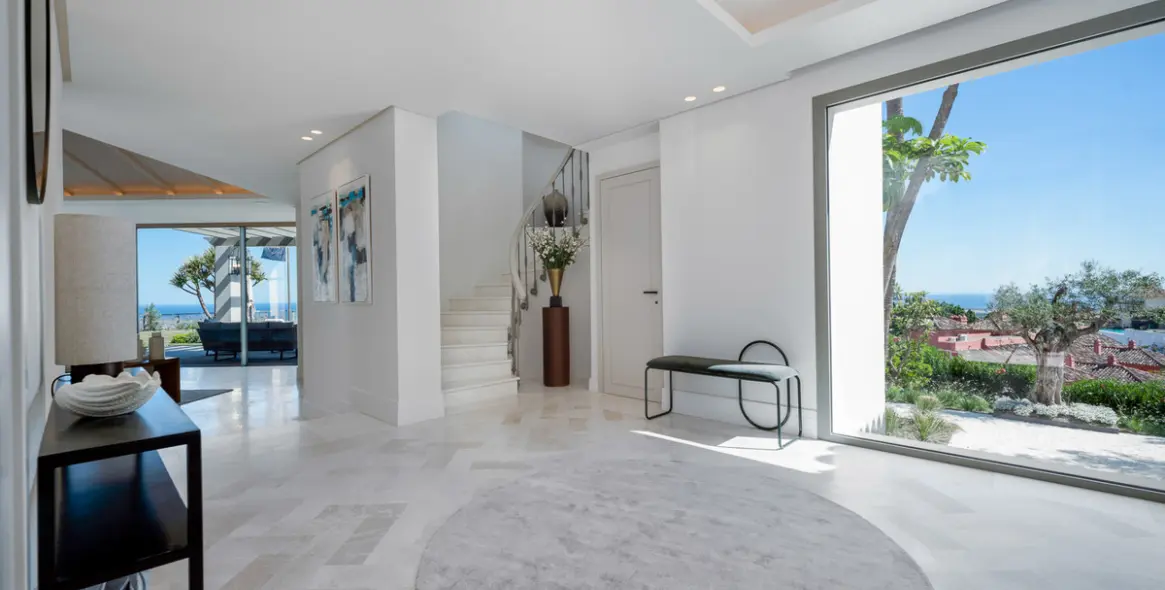 Long-term rent of detached villa in Monte Halcones 18