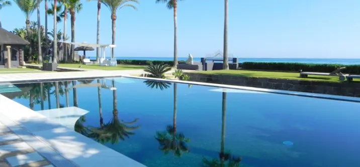 Краткосрочная аренда  отдельно стоящей виллы в Los Monteros 0