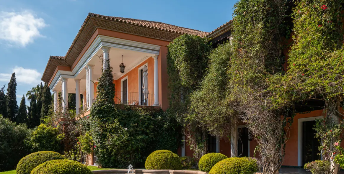 Short-term rent of detached villa in The Golden Mile 8