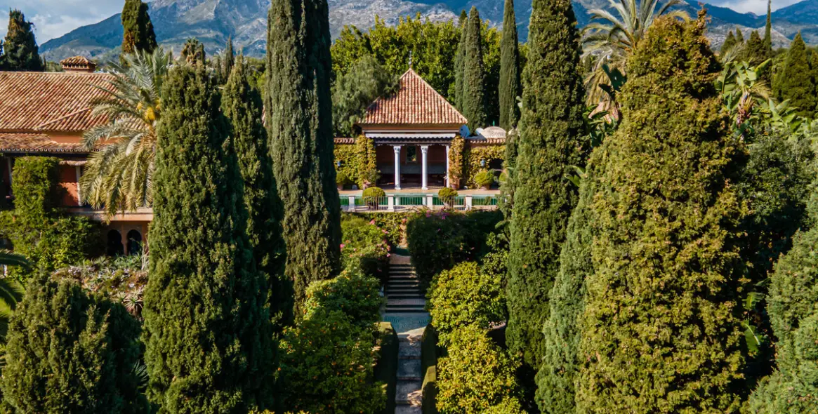 Short-term rent of detached villa in The Golden Mile 10