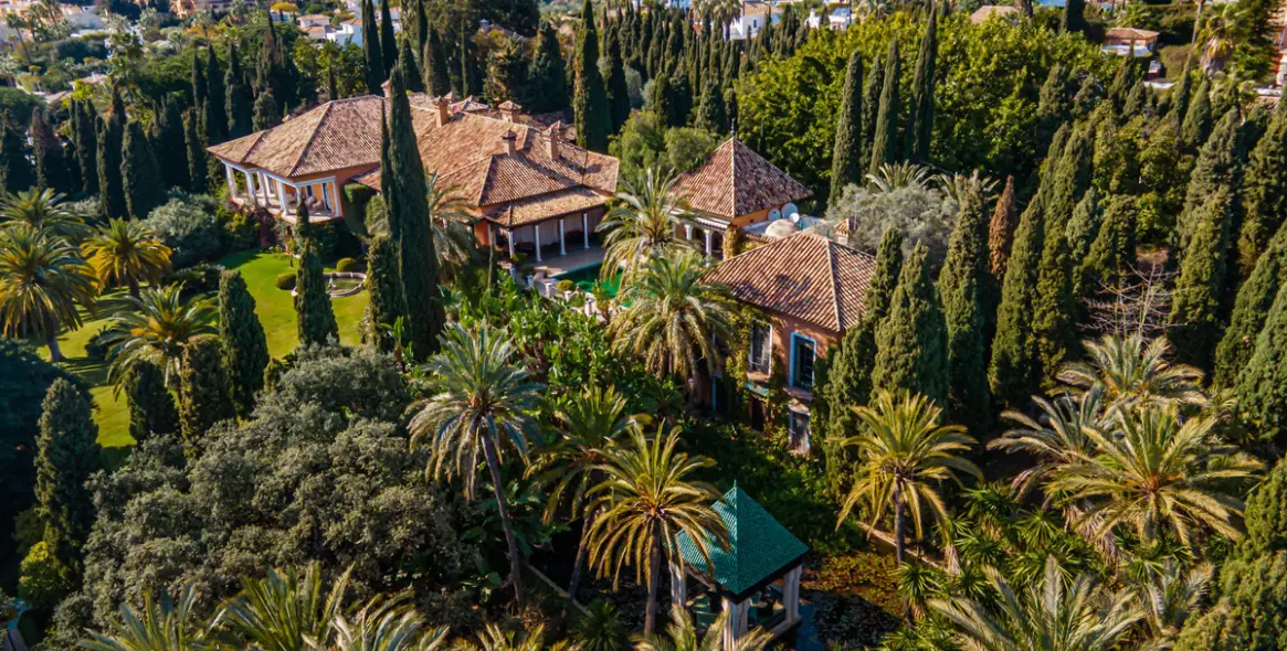 Short-term rent of detached villa in The Golden Mile 12