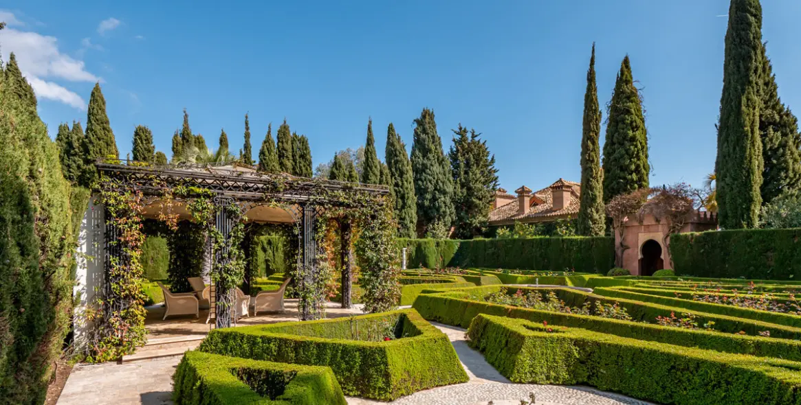 Short-term rent of detached villa in The Golden Mile 13