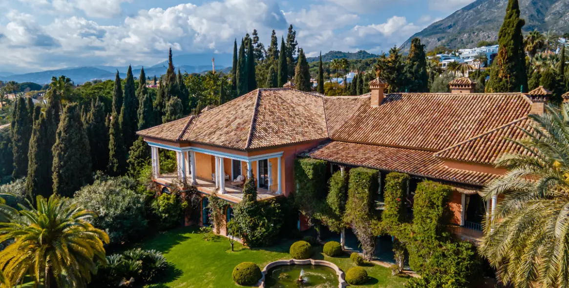 Short-term rent of detached villa in The Golden Mile 16