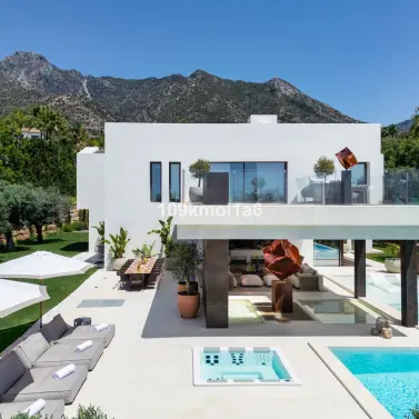 Long-term rent of detached villa in Sierra Blanca
