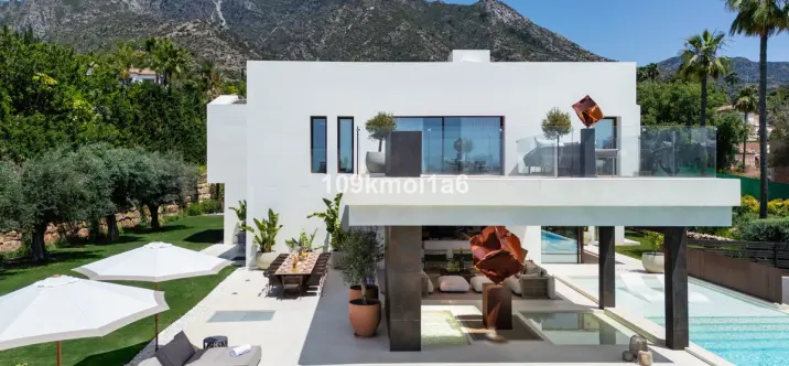 Long-term rent of detached villa in Sierra Blanca 0