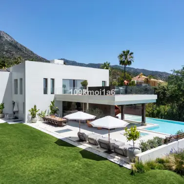 Long-term rent of detached villa in Sierra Blanca