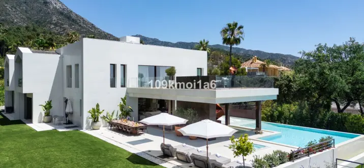Long-term rent of detached villa in Sierra Blanca 1
