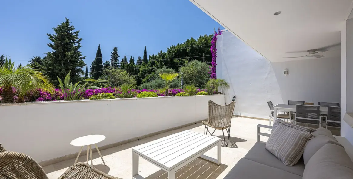 Долгосрочная аренда апартаментов на среднем этаже в Marbella (район The Golden Mile) 2