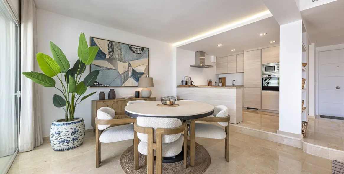 Short-term rent of middle floor apartment in The Golden Mile 11