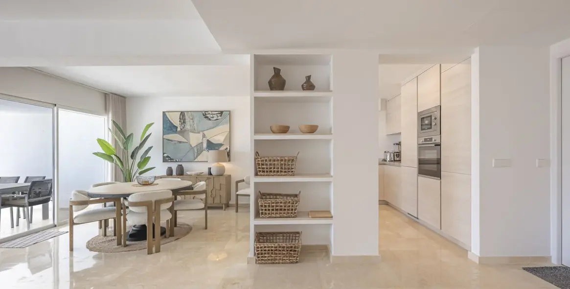 Short-term rent of middle floor apartment in The Golden Mile 13