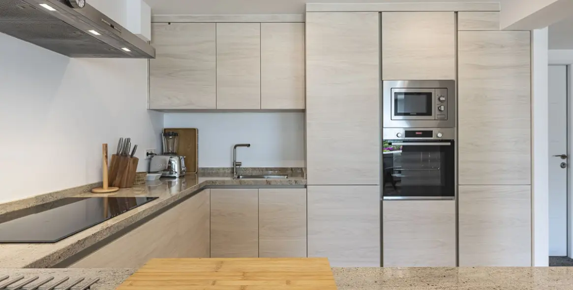 Short-term rent of middle floor apartment in The Golden Mile 15