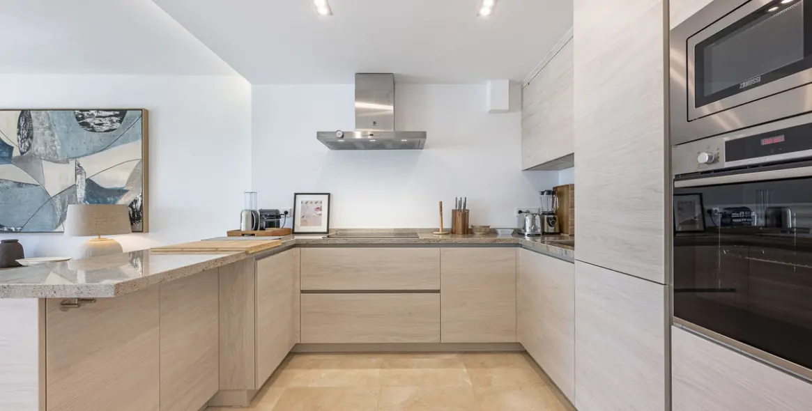 Short-term rent of middle floor apartment in The Golden Mile 16