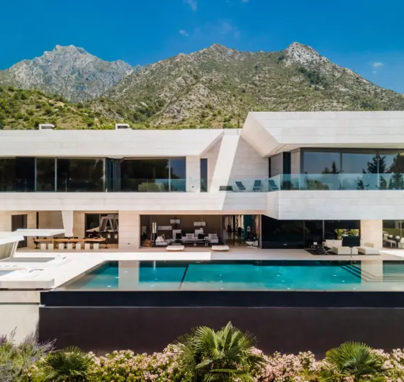 Short-term rent of detached villa in Marbella