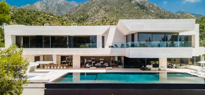 Short-term rent of detached villa in Marbella 0