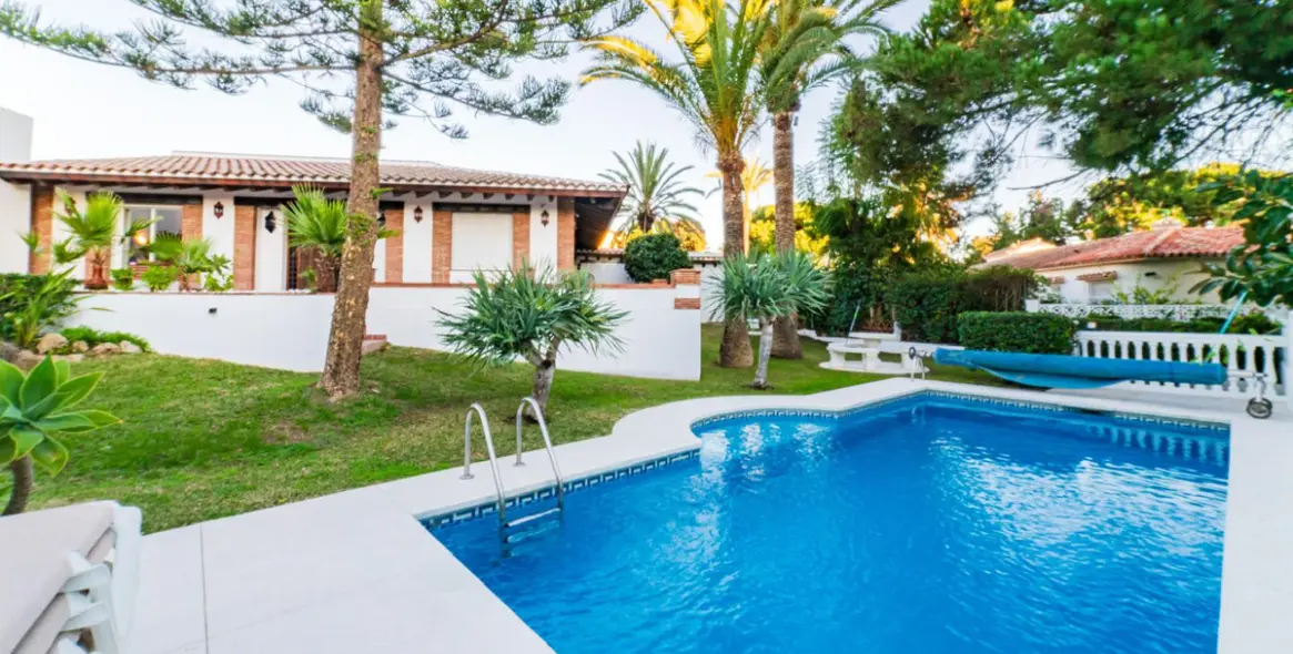 Краткосрочная аренда  отдельно стоящей виллы в Elviria 1