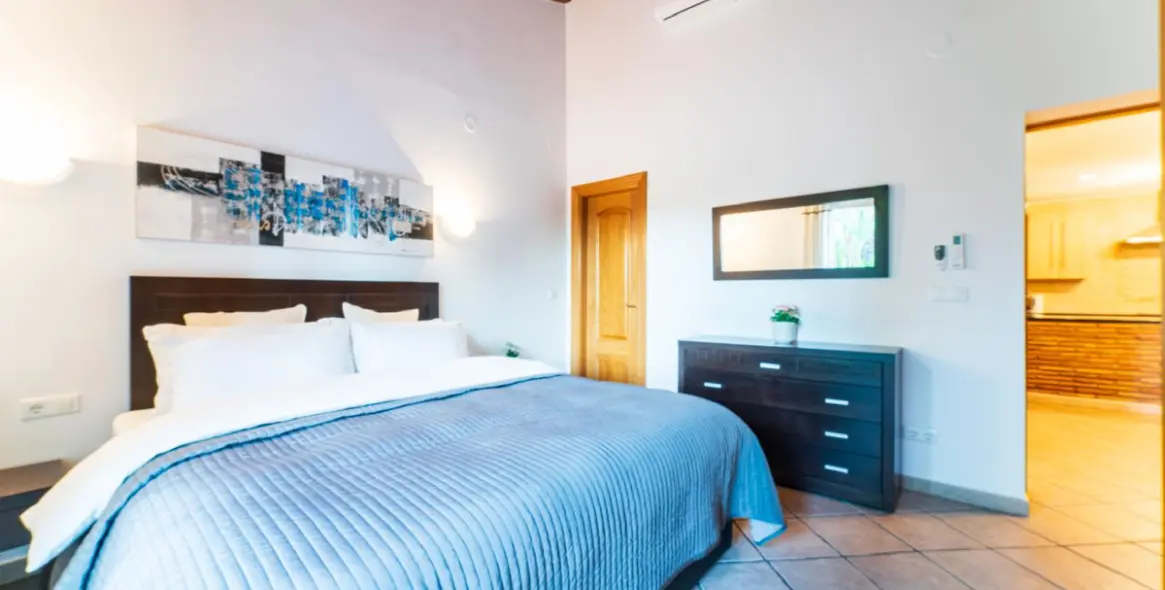 Краткосрочная аренда  отдельно стоящей виллы в Elviria 3