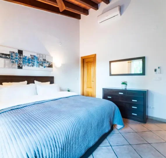 Краткосрочная аренда  отдельно стоящей виллы в Elviria