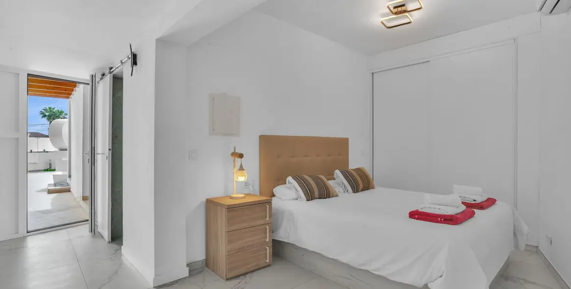 Краткосрочная аренда дома на две семьи в Nueva Andalucía 2