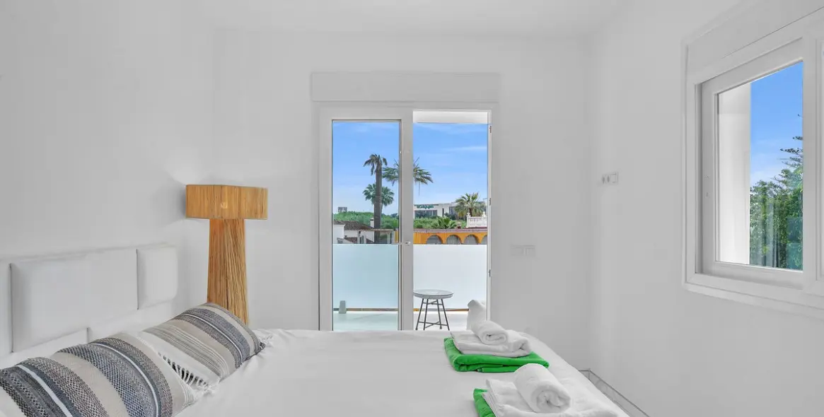 Краткосрочная аренда дома на две семьи в Nueva Andalucía 13