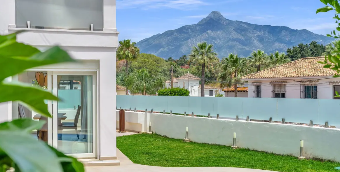 Short-term rent of semi-detached house in Nueva Andalucía 53