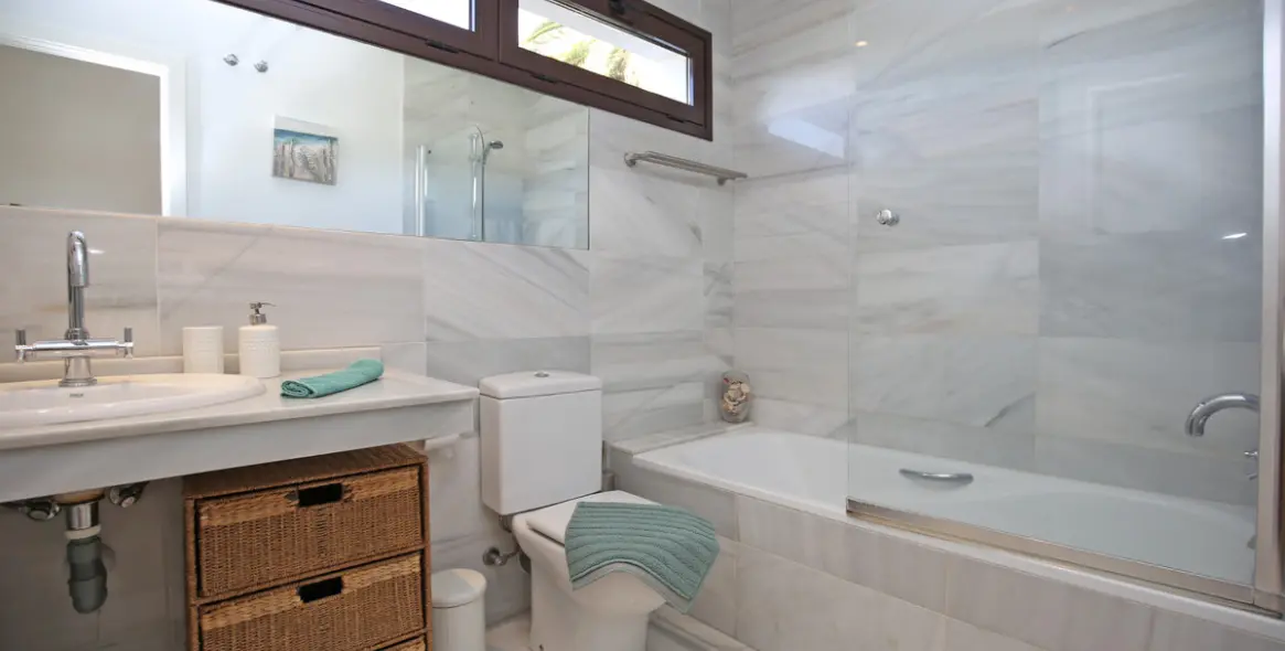 Short-term rent of detached villa in Marbella 16