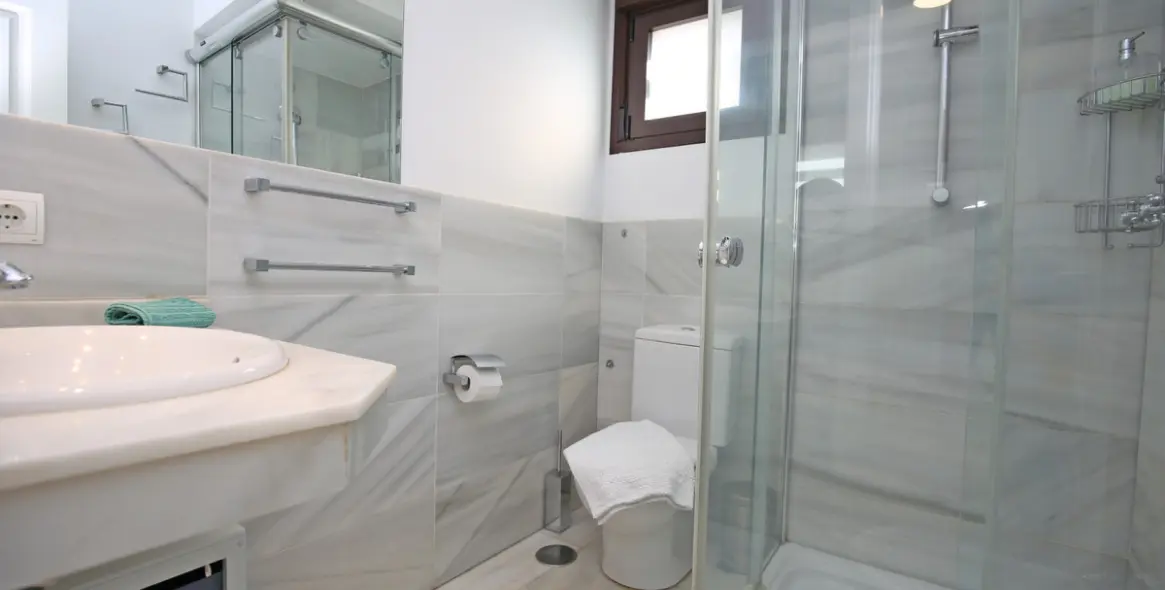 Short-term rent of detached villa in Marbella 10