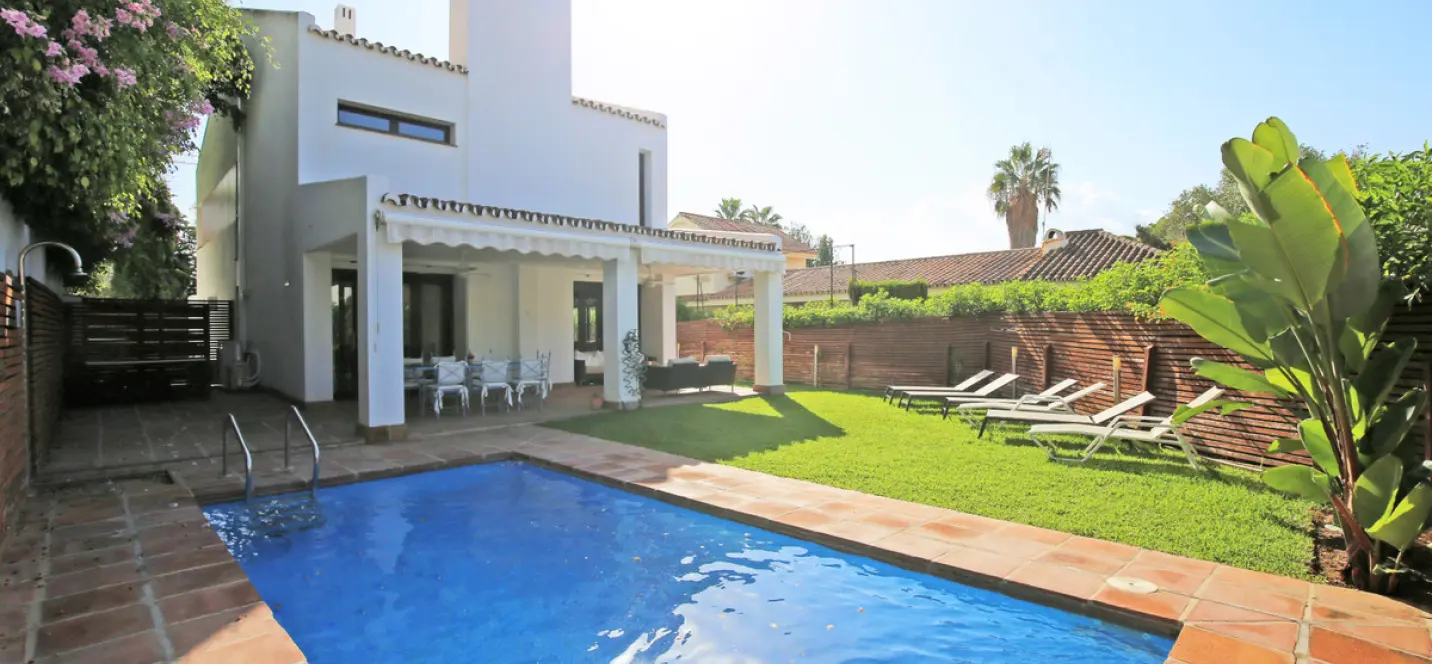 Short-term rent of detached villa in Marbella 0