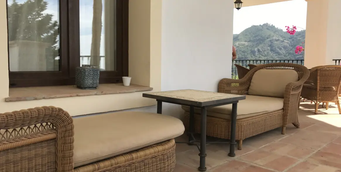Short-term rent of detached villa in Benahavís 1