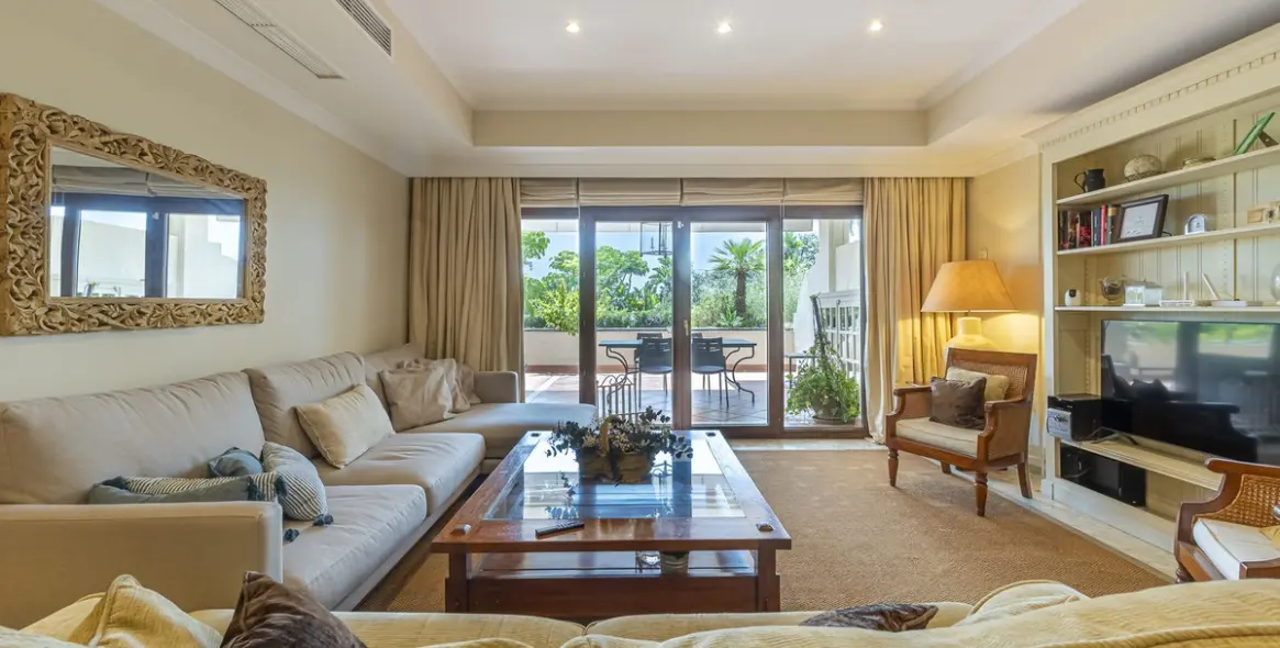 Short-term rent of ground floor apartment in The Golden Mile 7